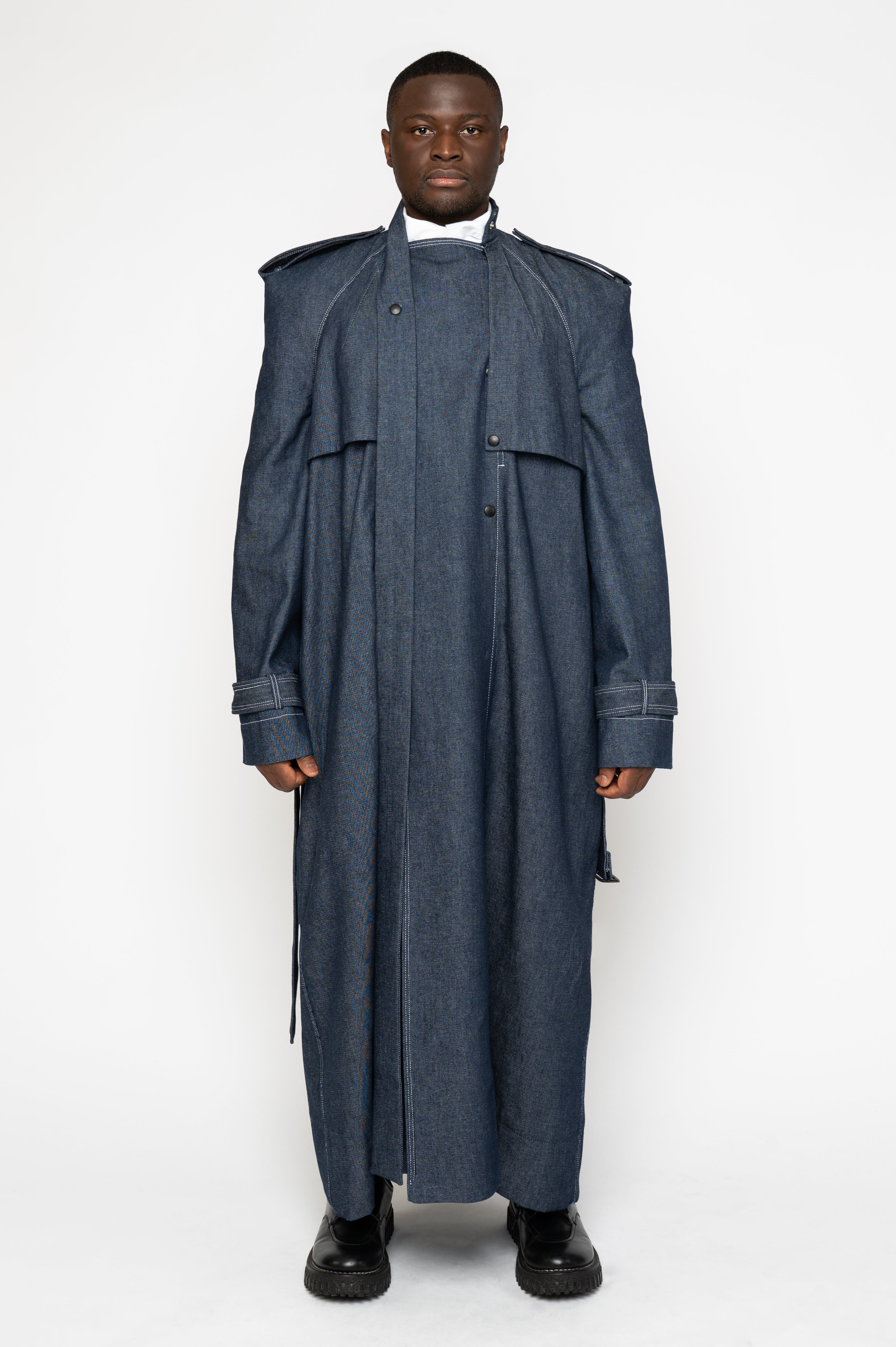 DETECTIVE TRENCH